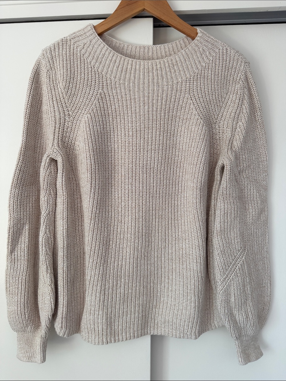 Liz Claiborne Cozy V-neck Fisherman Knit Sweater in Light Oatmeal